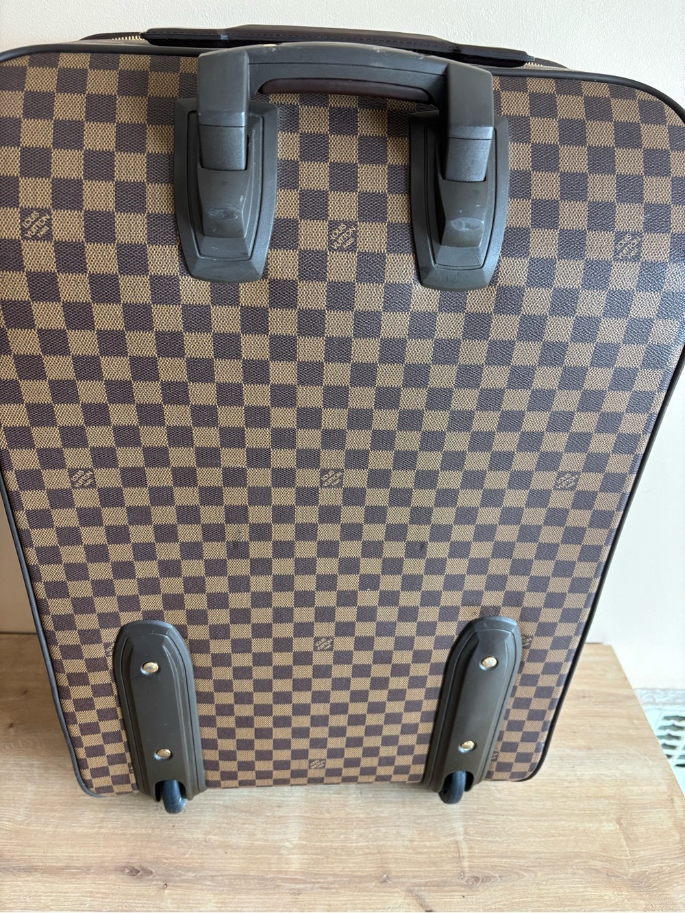 Authentic Louis Vuitton pegase 70 damier ebene suitcase w/accesories - Picture 7 of 9